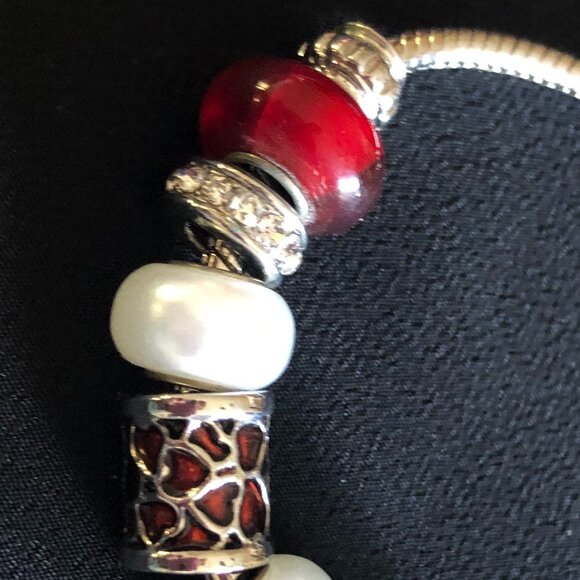 Gorgeous Bella Perlina Burgandy Red Charm Bracelet. One Size. - Picture 11 of 12